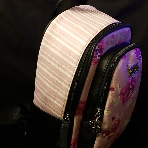 🌹Mini by Betsey - Picture 2 of 5